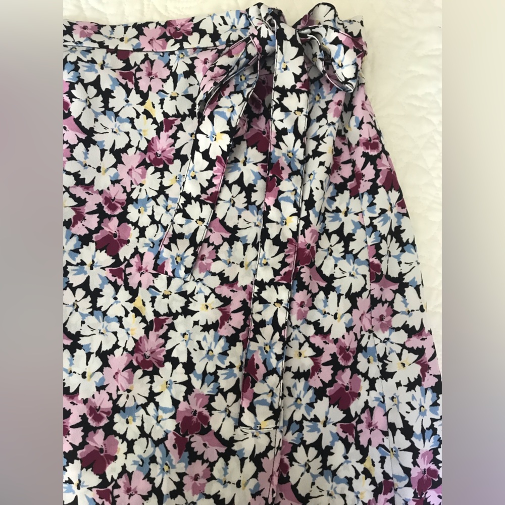 Loft Floral Wrap Skirt Size 4 - Picture 4 of 7